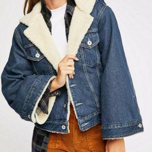Levi’s M&C Denim Cropped Sherpa Trucker Jacket